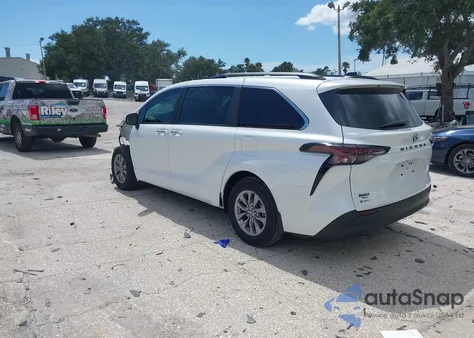 2025 Toyota Sienna Xle z USA, uszkodzony, nr VIN 5TDYRKEC4SS267312